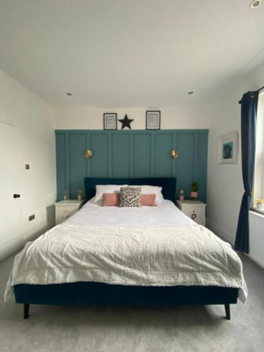 Luxury Spacious Renovated Townhouse